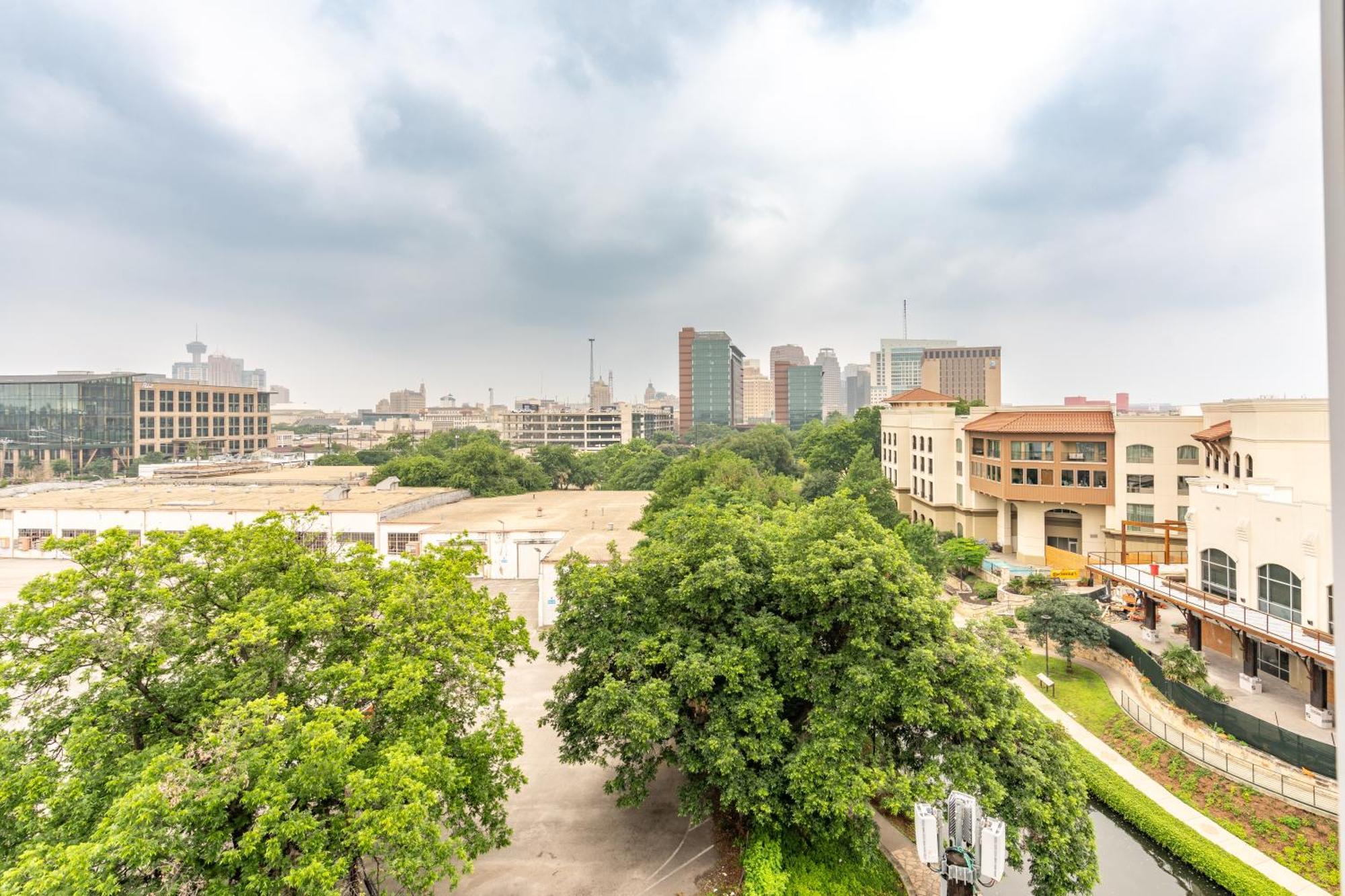 Riverwalk Penthouse Oasis W/Free Parking Gym Pool San Antonio Esterno foto