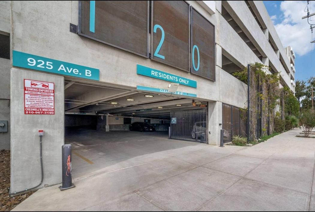Riverwalk Penthouse Oasis W/Free Parking Gym Pool San Antonio Esterno foto